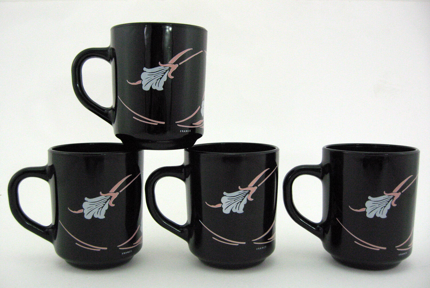4 Mugs In Opal And Black Tempered Glass Floral Decor Arcoroc France Vintage 80s Selency