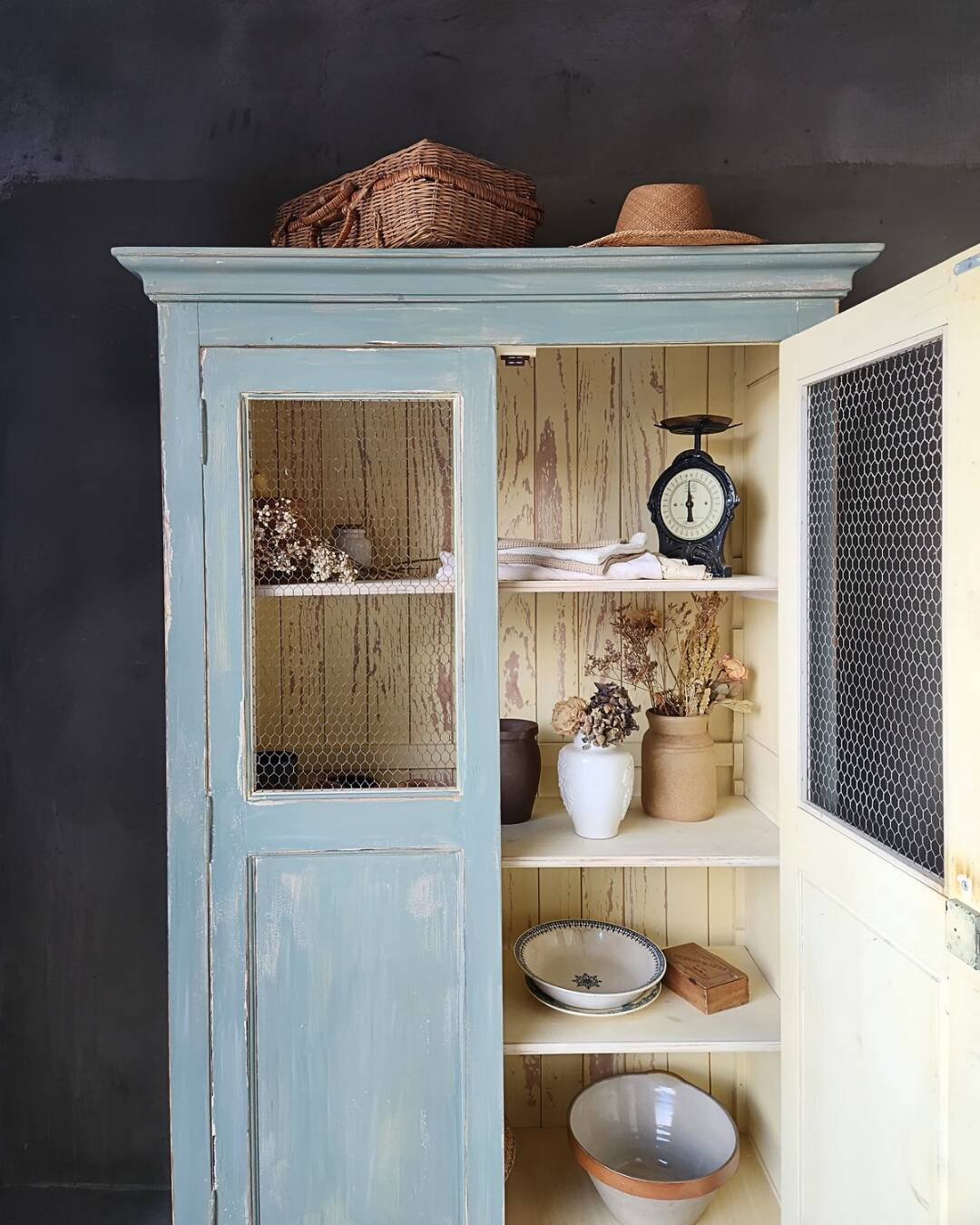 Display cabinet