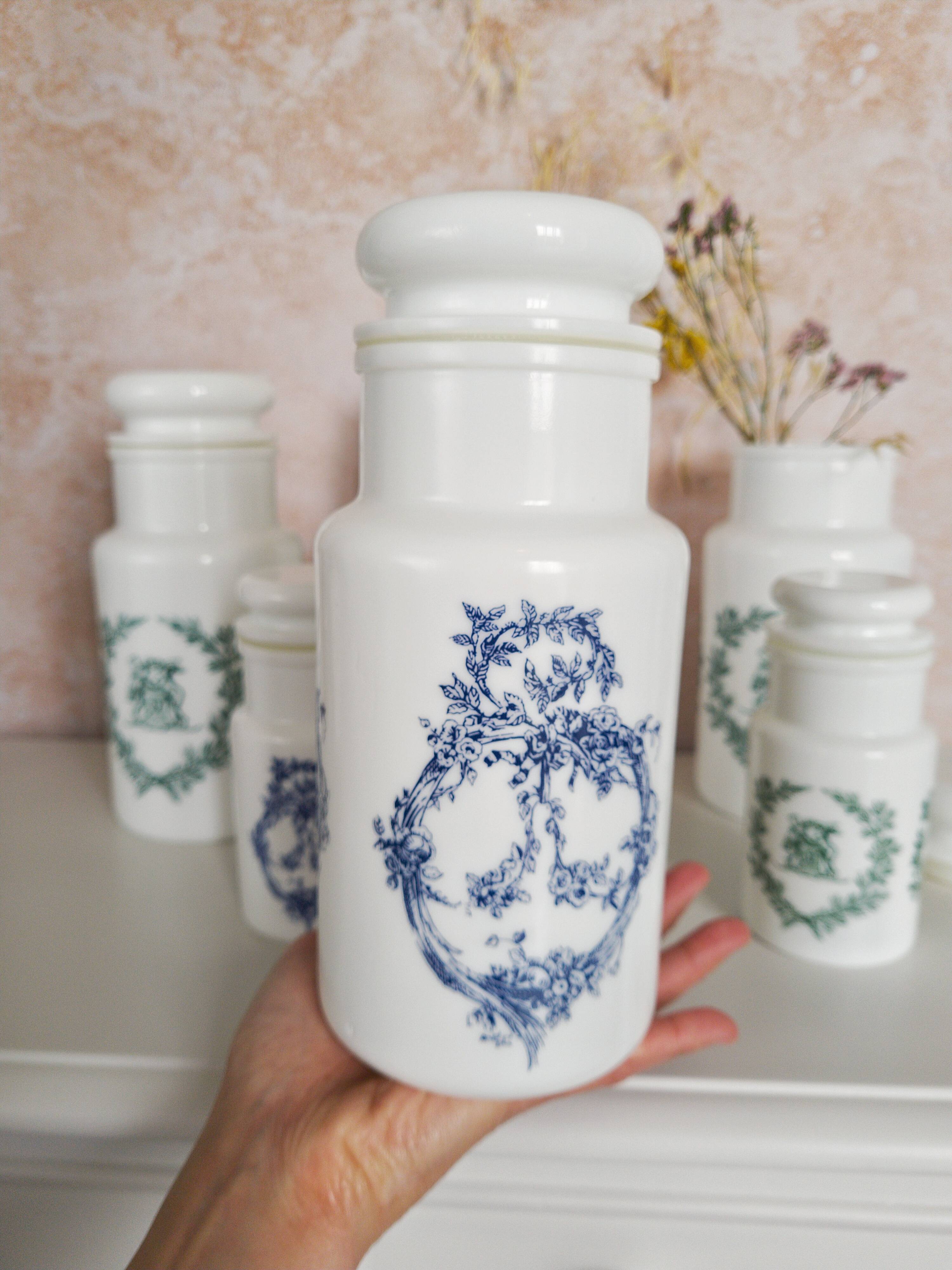 Set of 6 apothecary pots in white opaline 70s