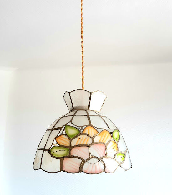 Mother-of-pearl suspension with art deco flowers