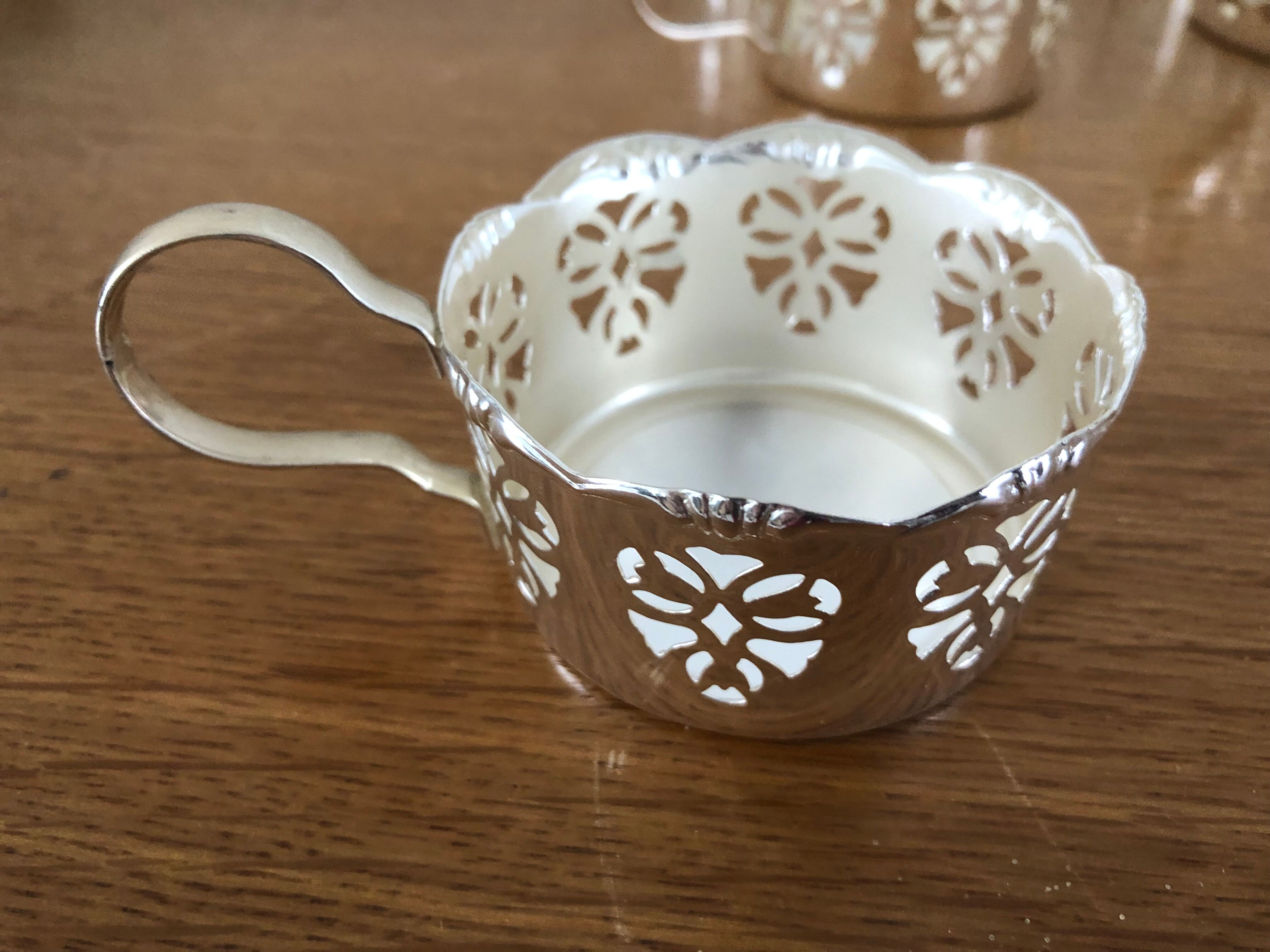 6 tea cups with silver metal support