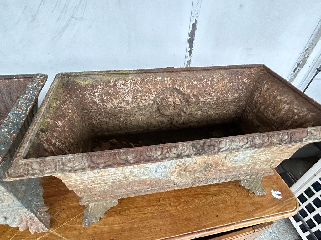 Pair of cast iron planters of the nineteenth century - planter