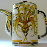 Quimper's "vintage" earthenware teapot, Keraluc workshop