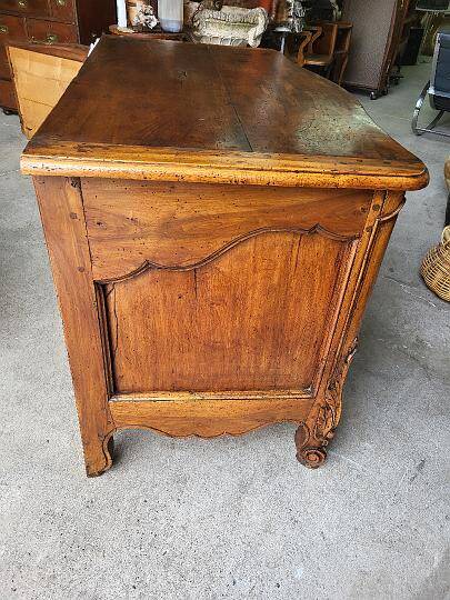18th century provencal chest of drawers with openwork cross-borders in nyer
