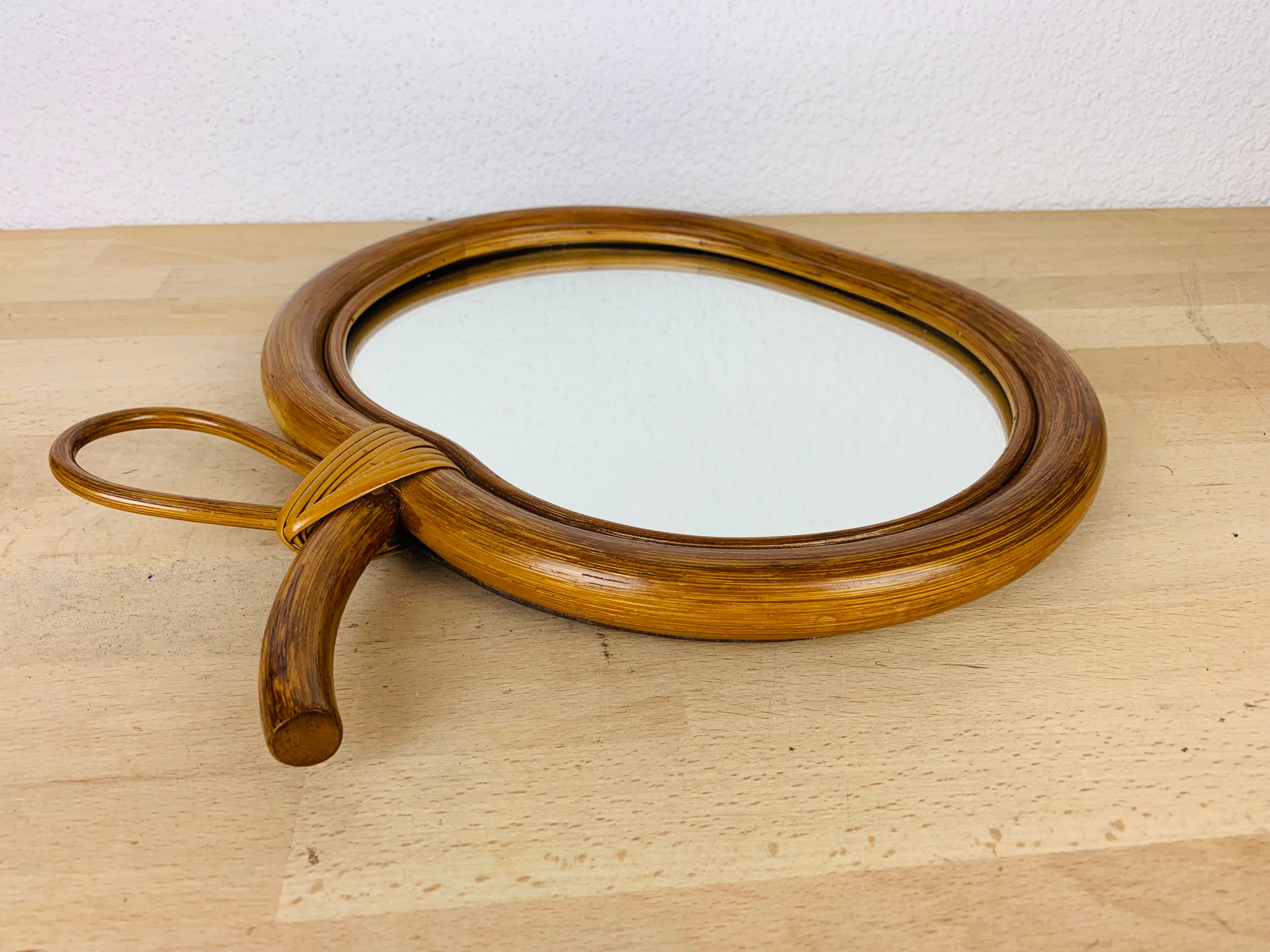 Vintage rattan apple mirror 33x34cm