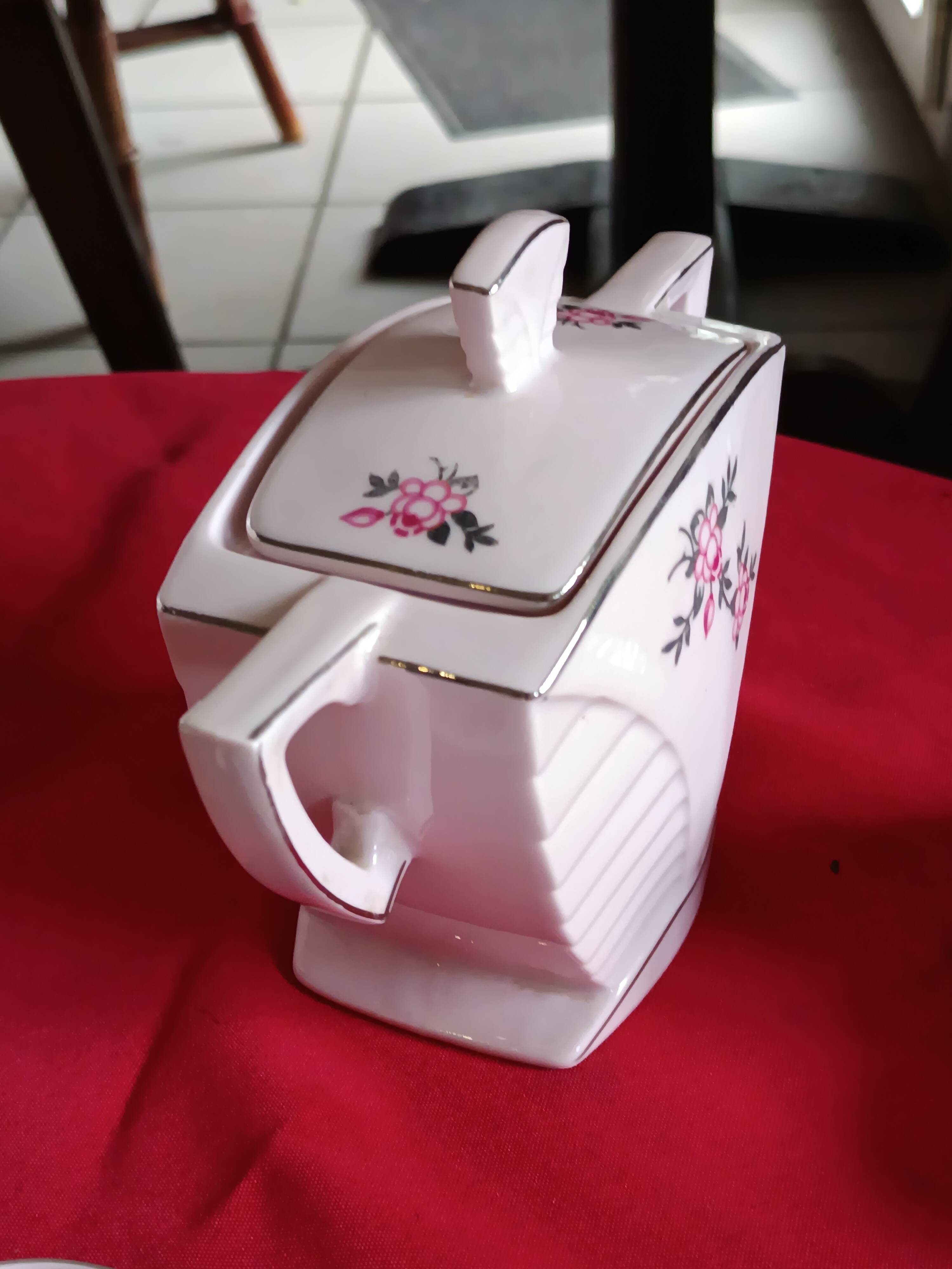 Pink Art Deco coffee service Victoria Porcelain Bohemia – 12 cups – years