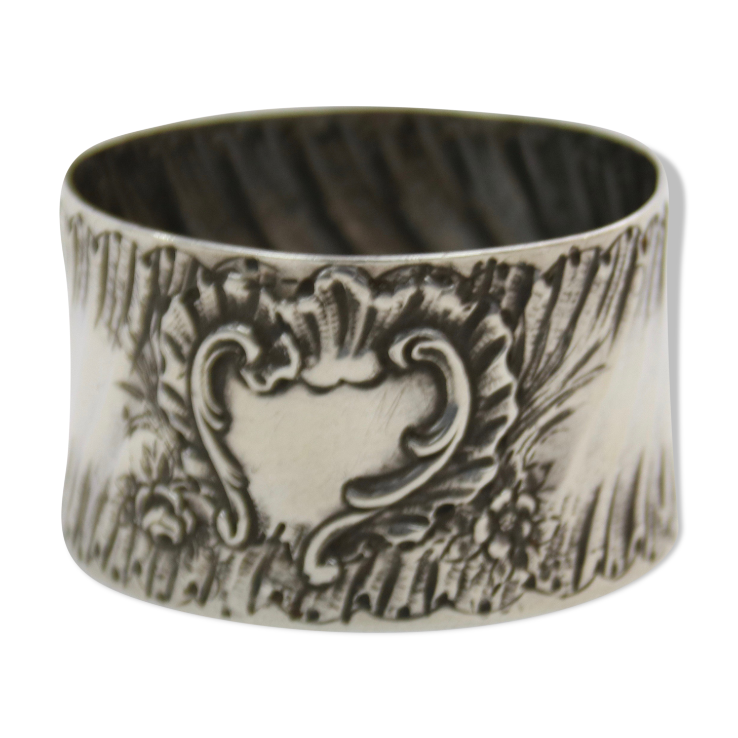 Solid silver rock style towel round