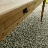 Table de drapier en chêne massif doré 230x73cm deux tiroirs