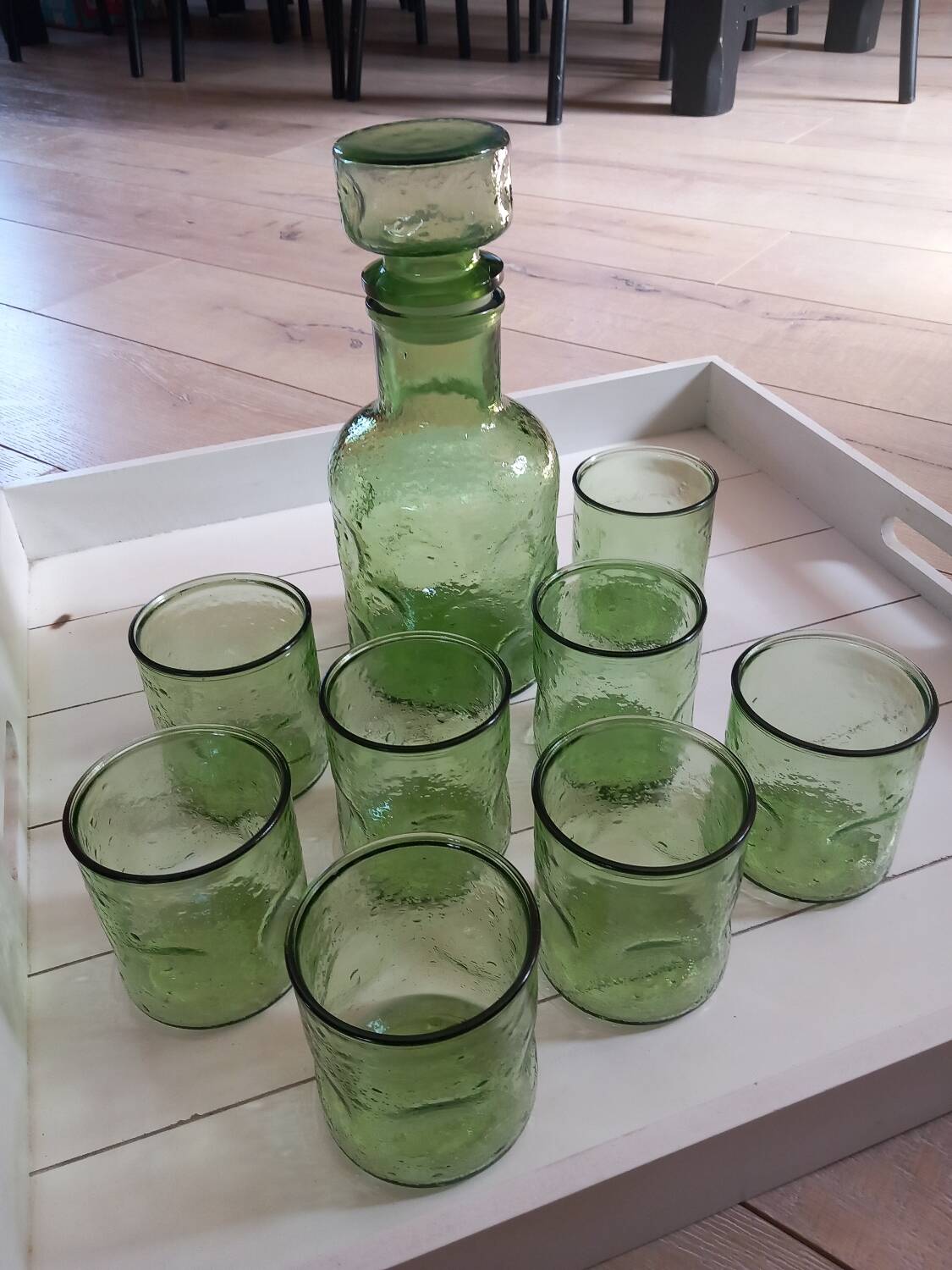 Carafe and 8 old glasses in bubble molded glass