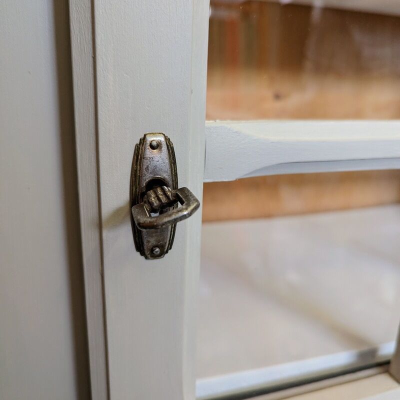 Parisian showcase cabinet