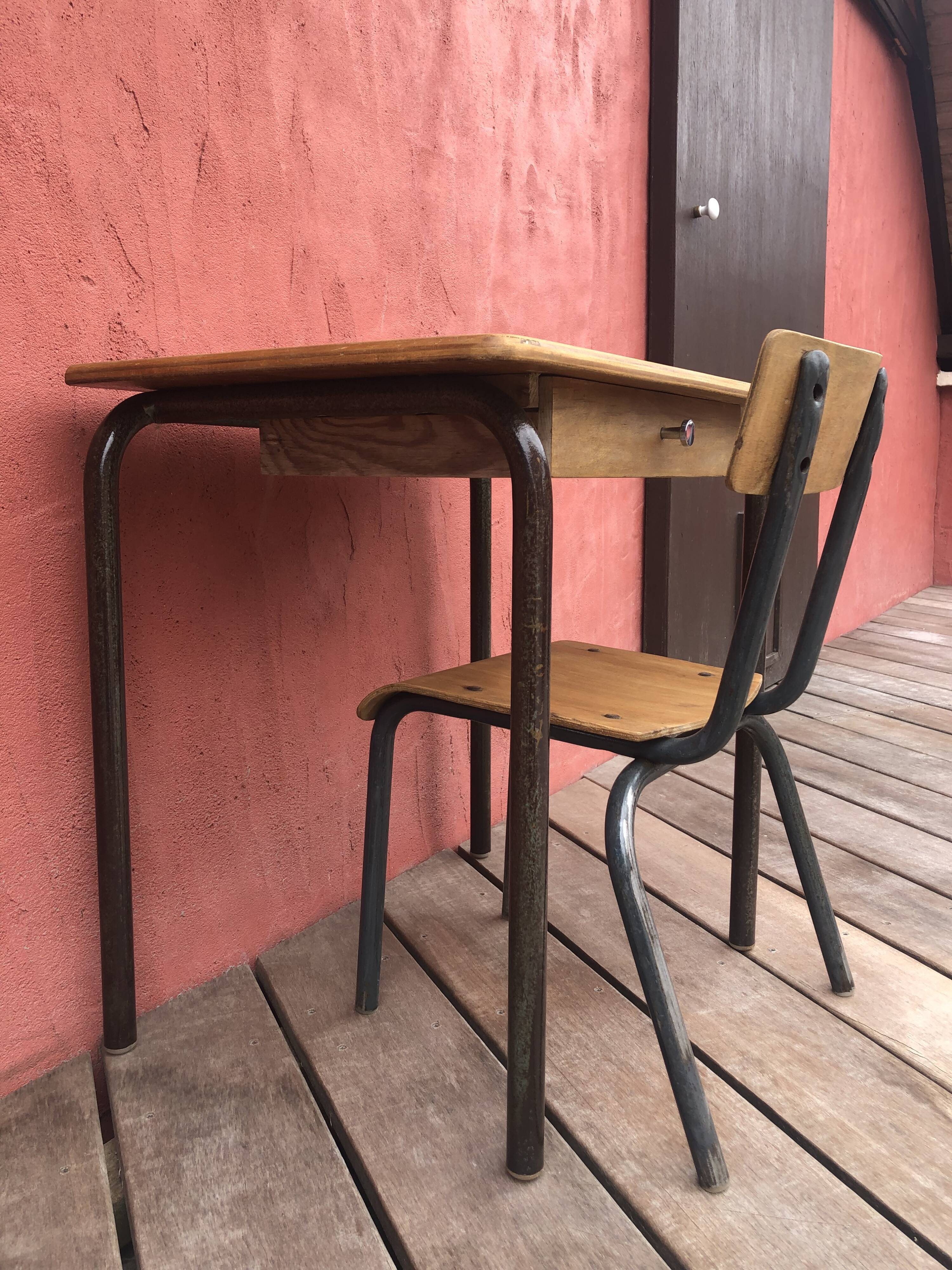 Vintage desk and chair for children between 3 and 5 years old