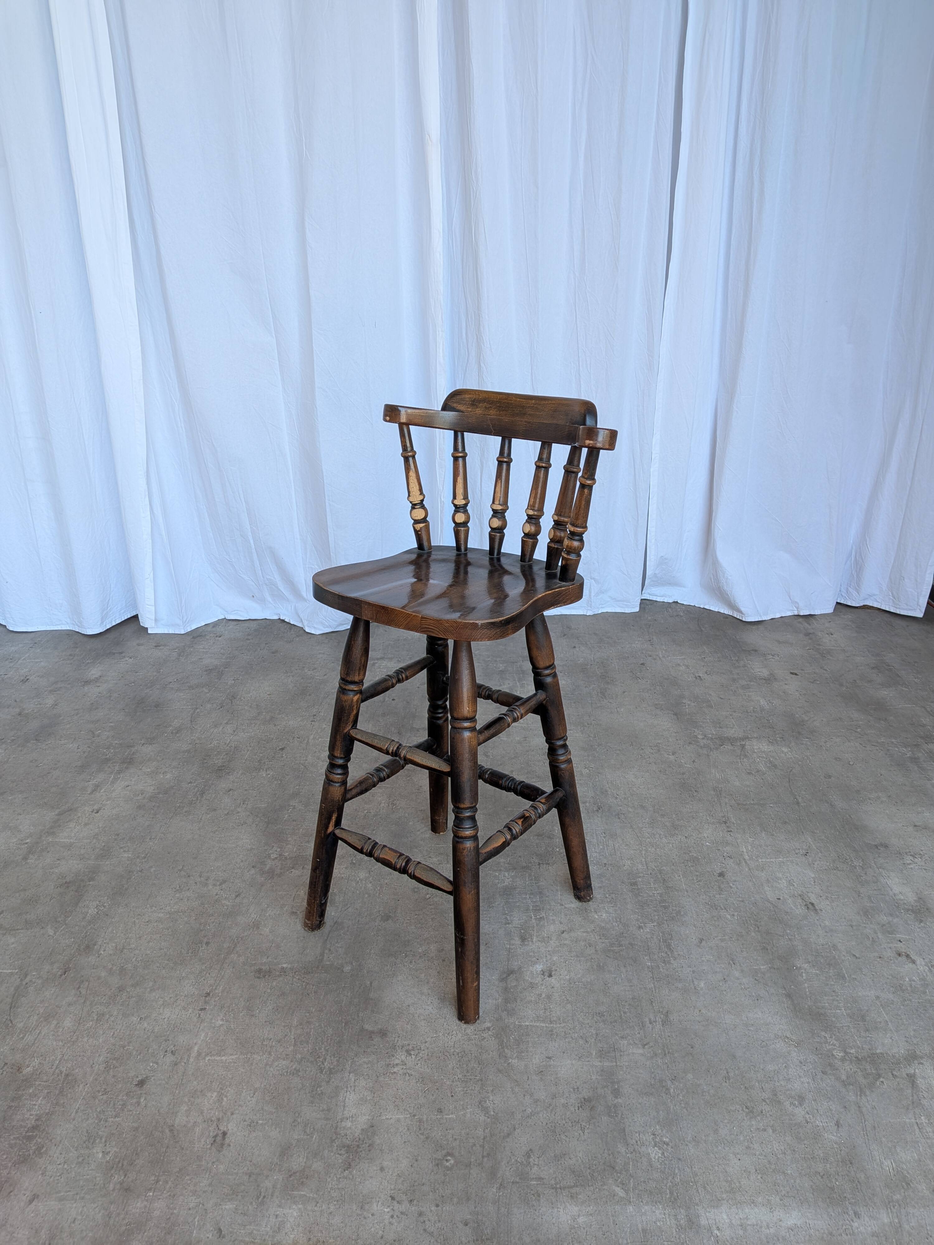 Chaise de bar en bois sculpté vintage : tabouret haut de ferme des années 1970