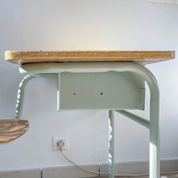 Bureau d’écolier vintage 1960 – Pupitre ancien en bois et métal vert d’eau – Mobilier scolaire rétro – Bureau enfant vintage