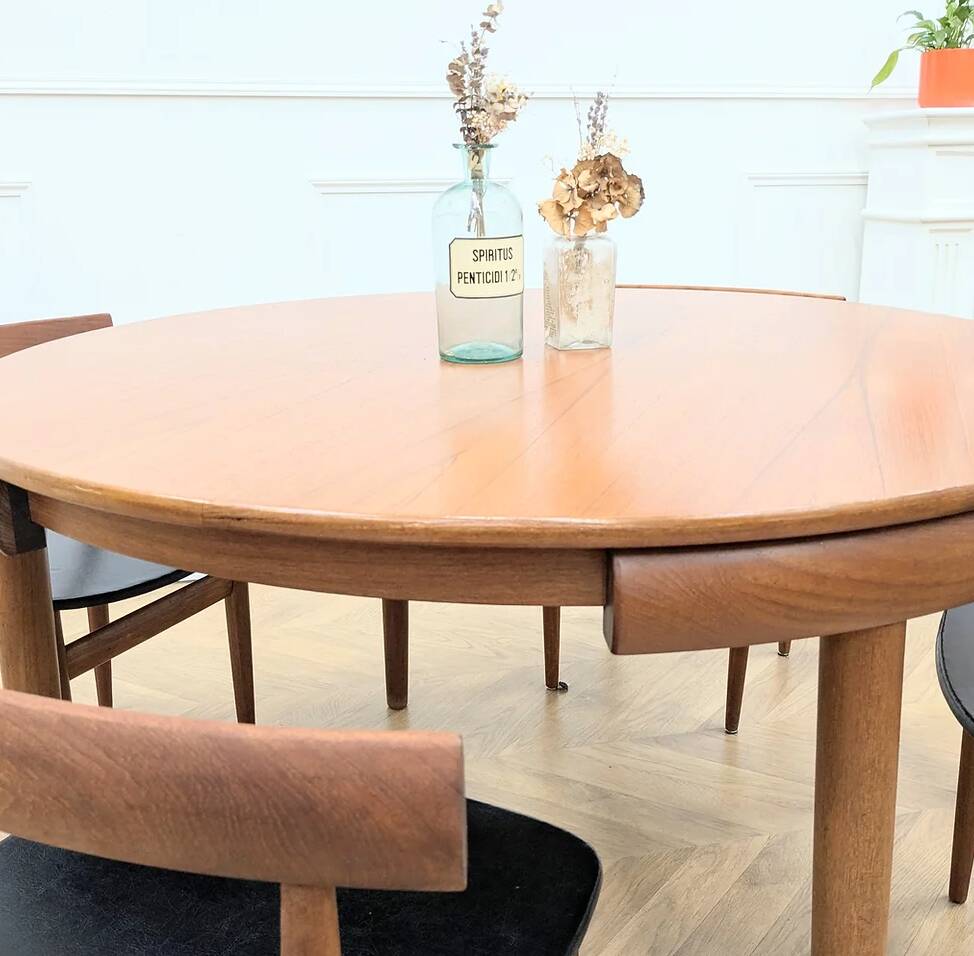 Roundette table and chairs by Hans Olsen