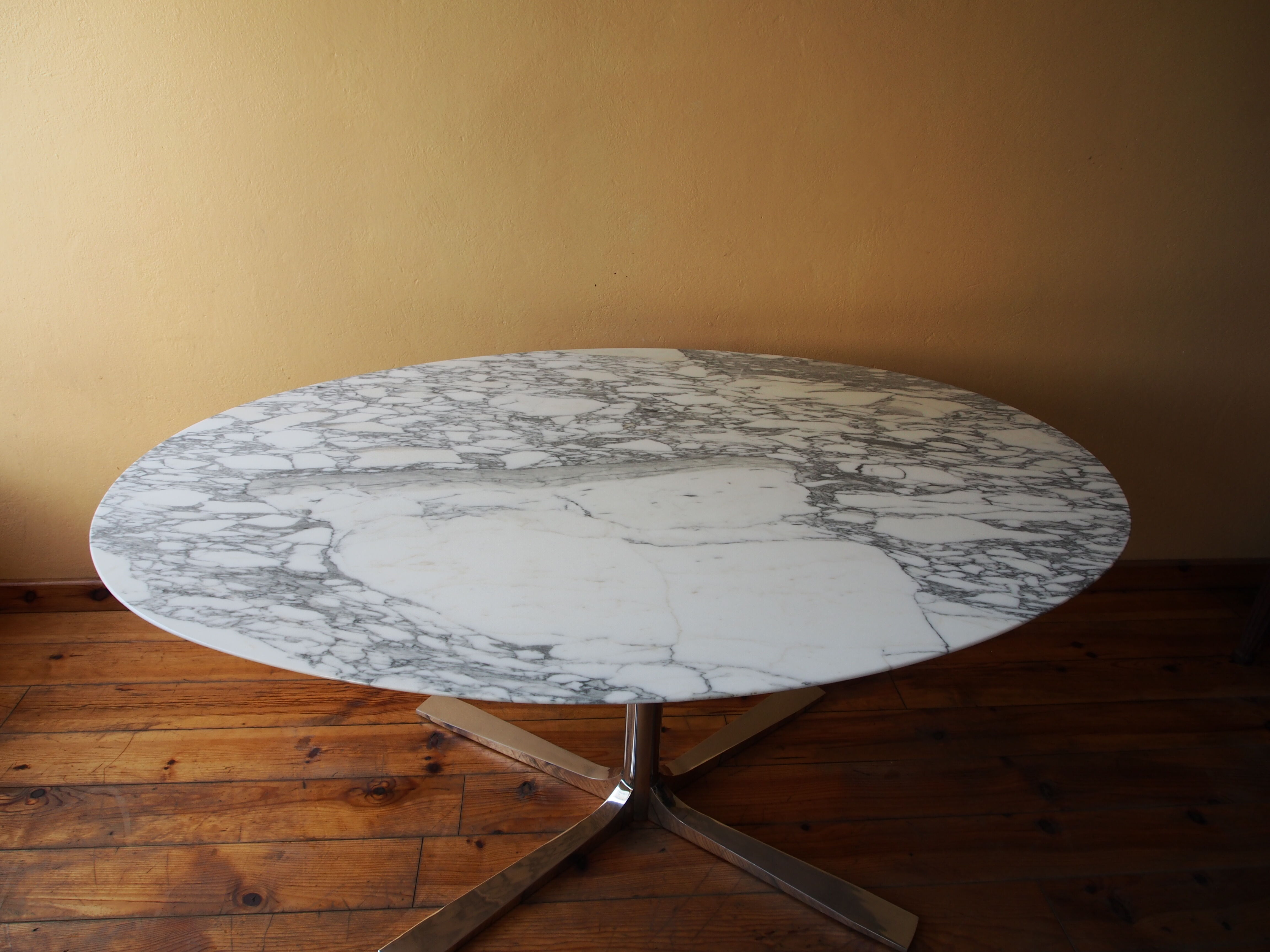 Marble table Roche bobois