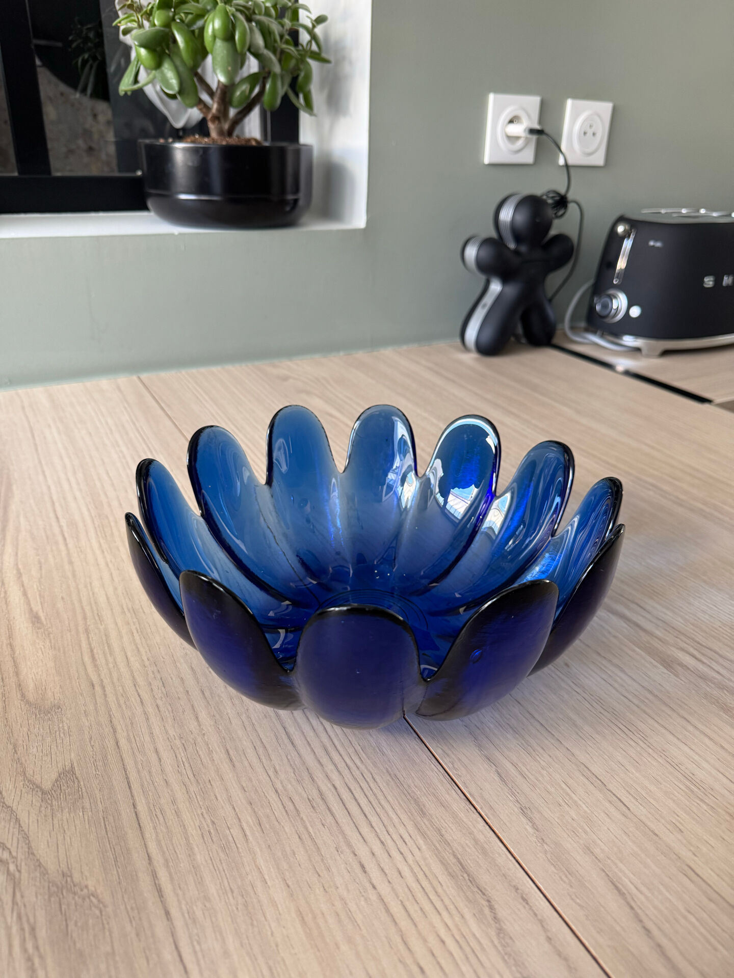Vintage blown glass fruit bowl
