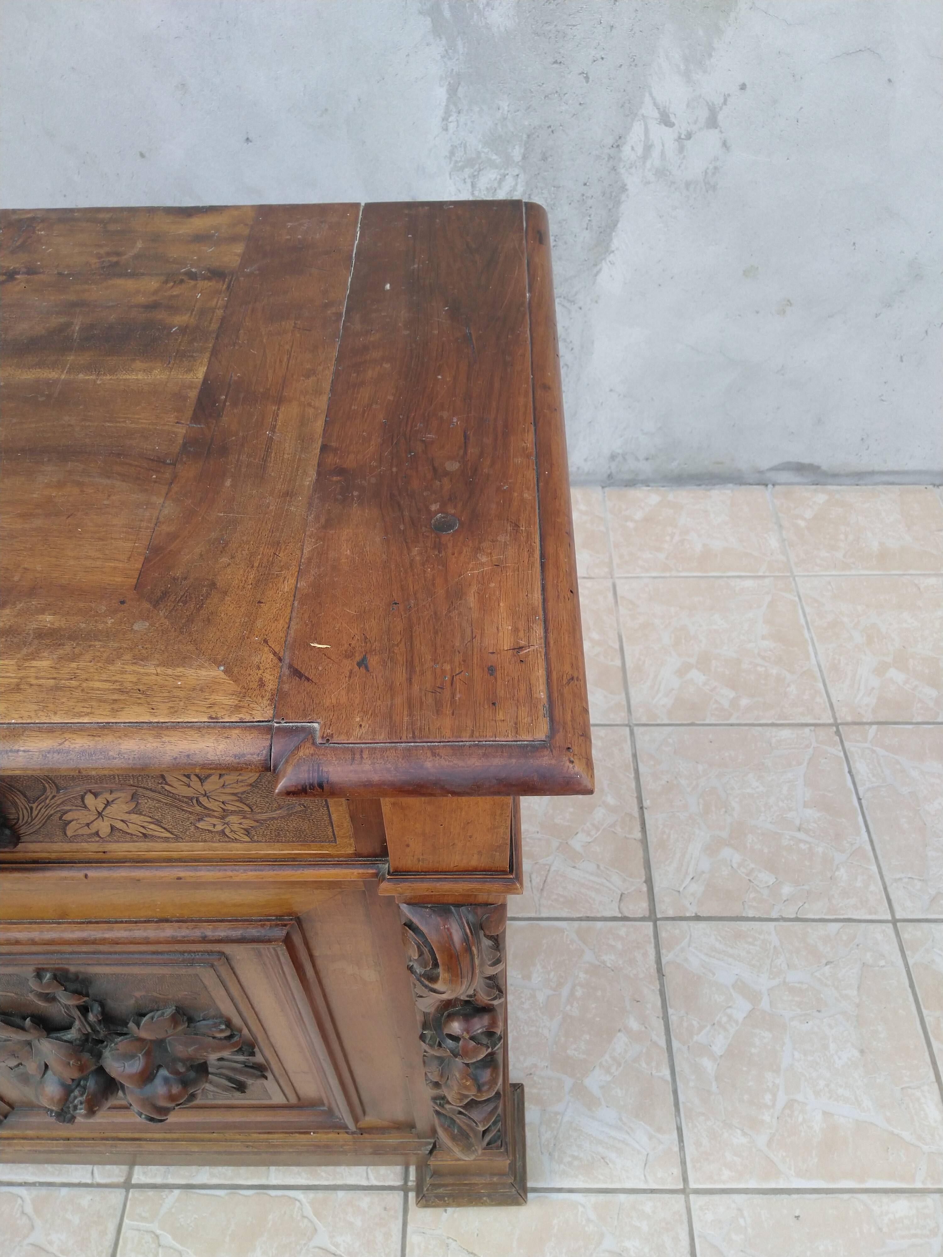 Low Renaissance style buffet in 19th century walnut