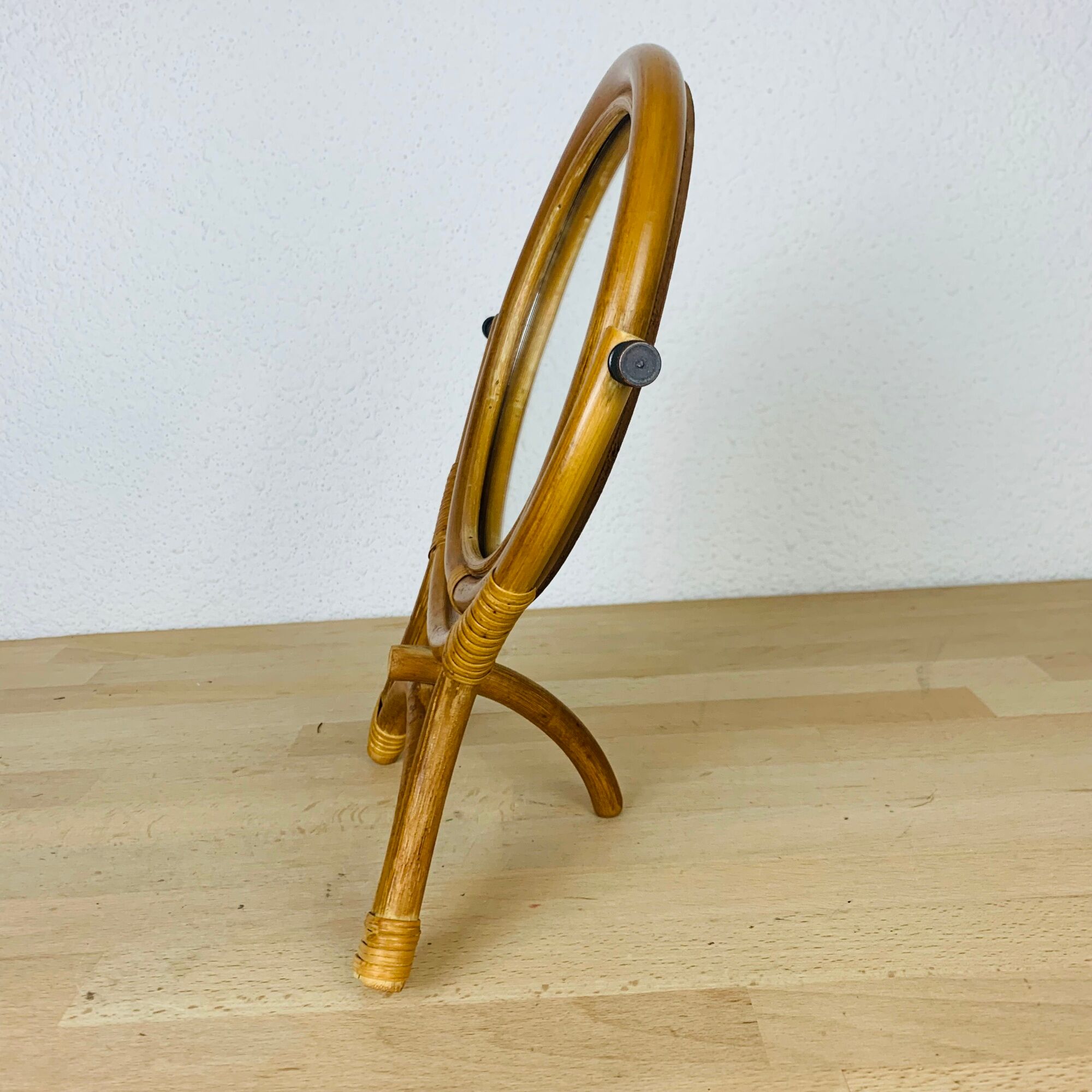 Rattan mirror on foot to pose vintage dressing table 60s