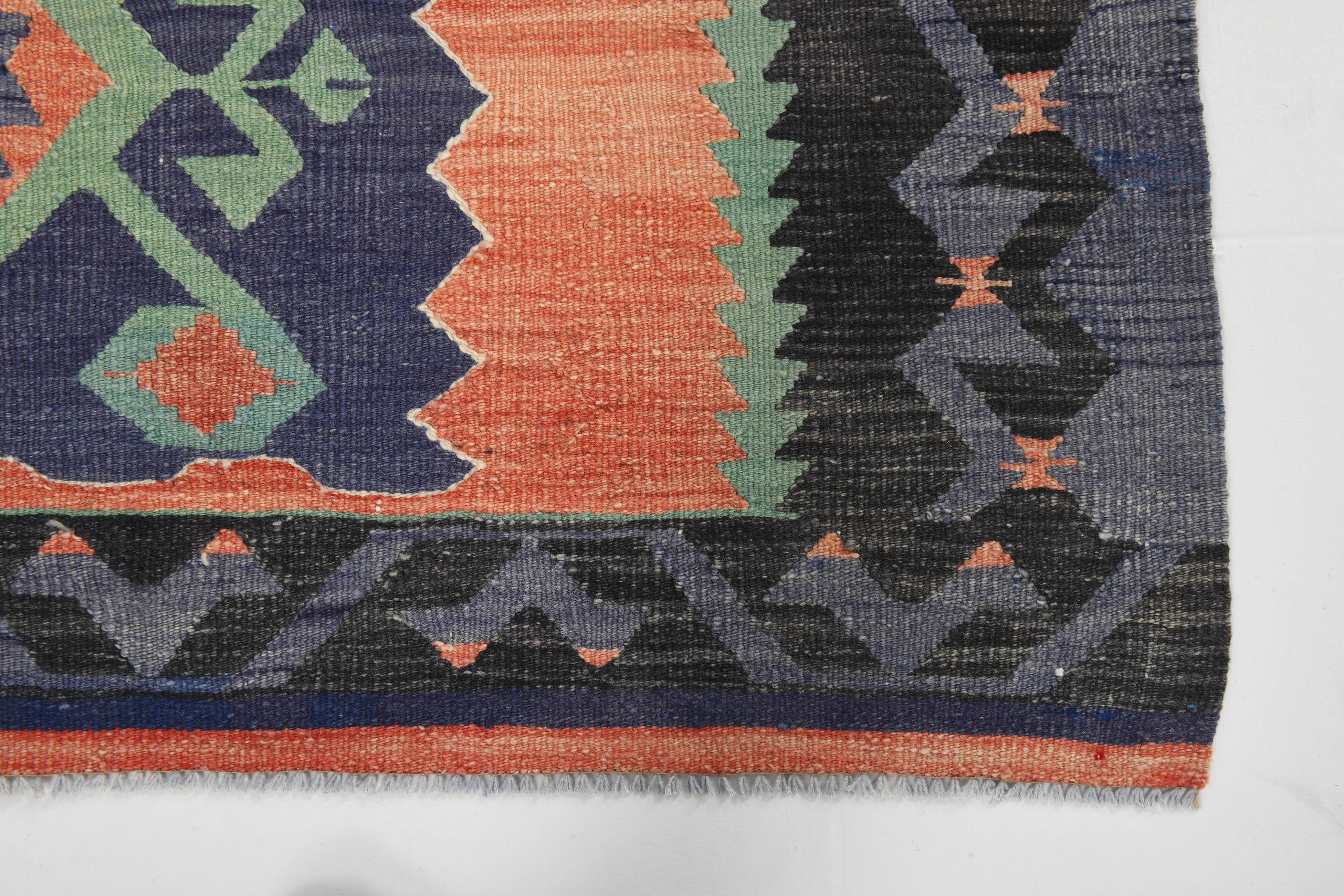 6x9 Red & Green Vintage Kilim Rug, 174x279Cm