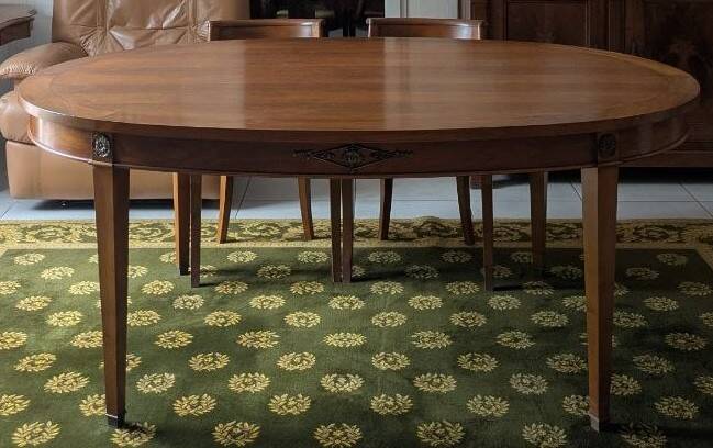 Oval dining table