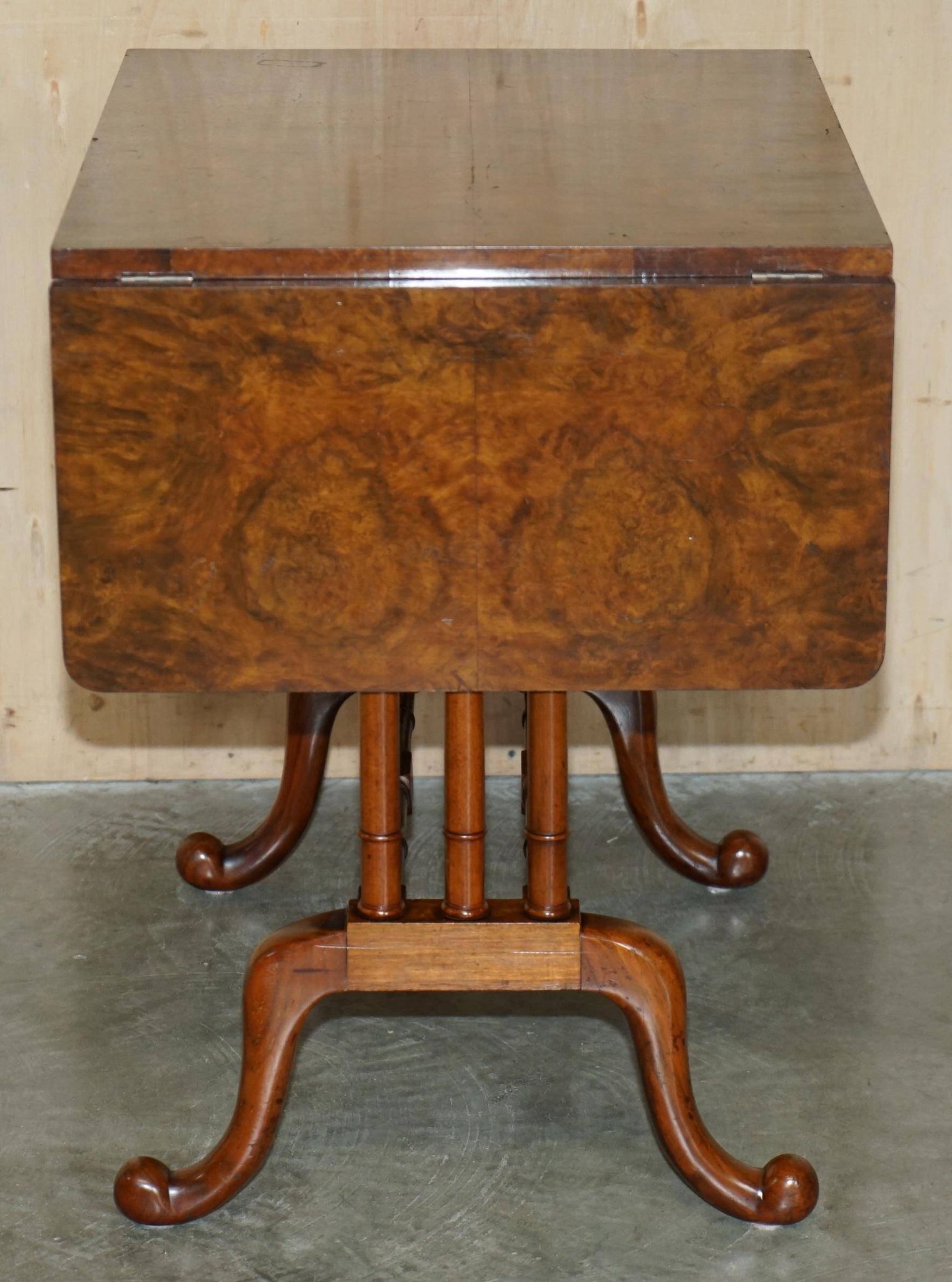 Antique extendable coffee table circa 1880 in solid walnut.