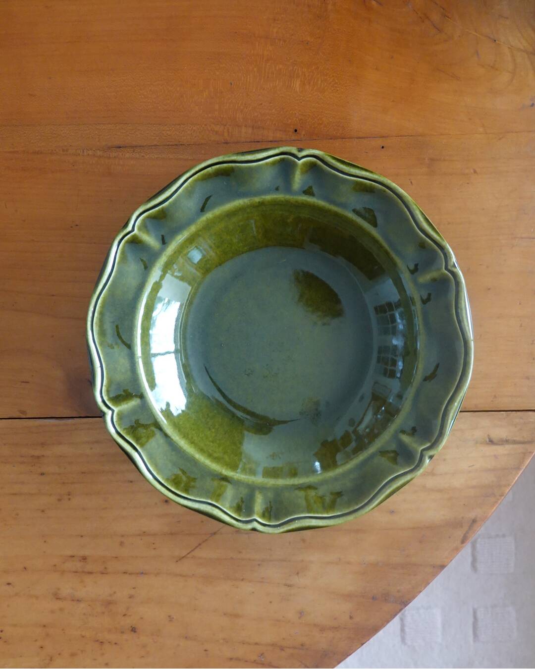 5 plates, mismatched dishes