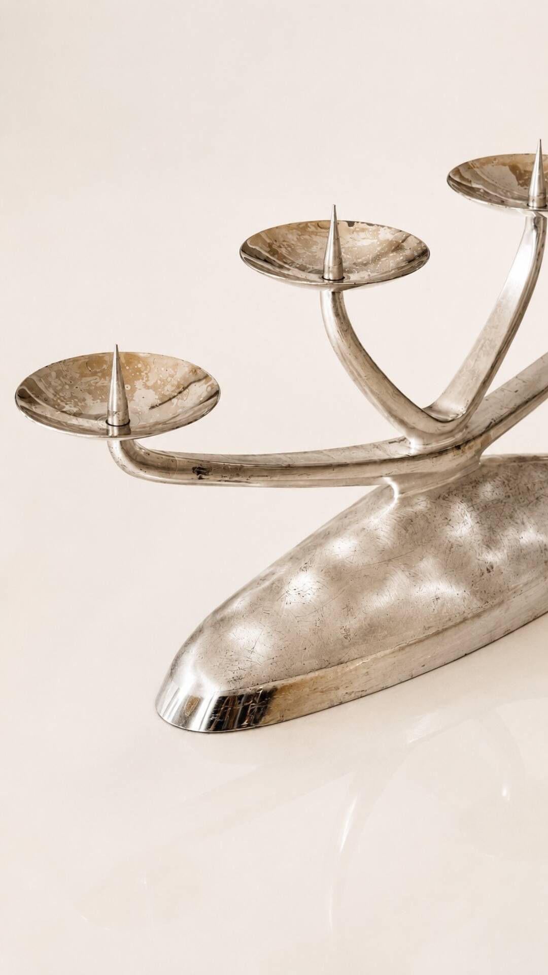 Elegant modernist WMF Ikora chandelier with 4 lights in silver-plated metal.