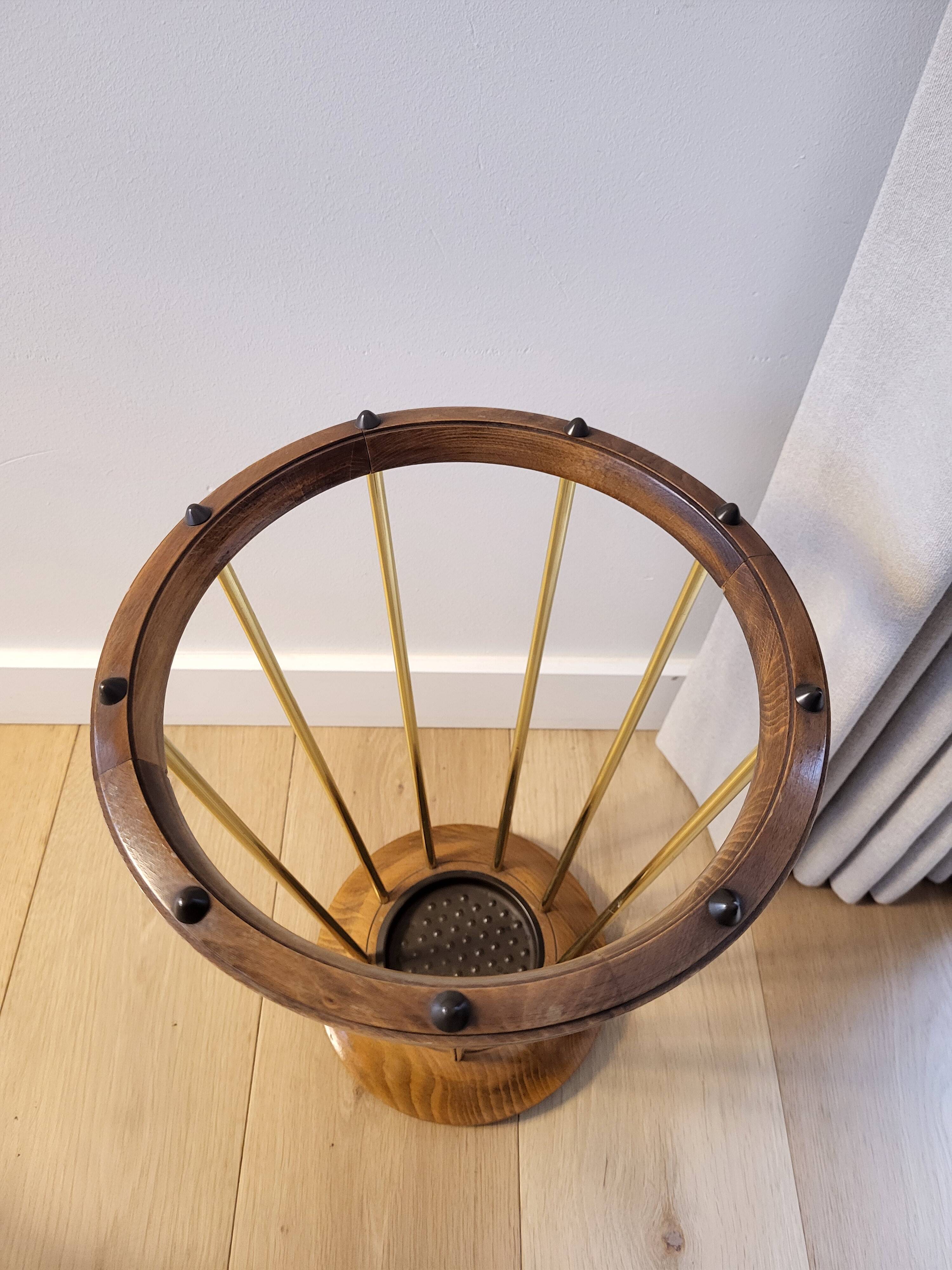 Porte-parapluie en bois et laiton, années 1950
