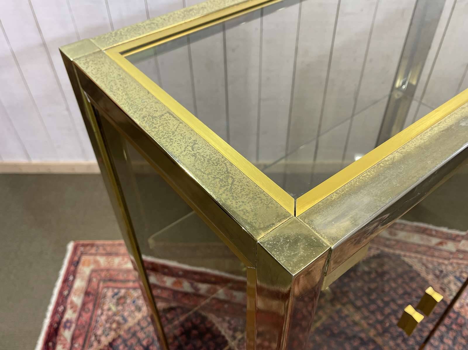 Exhibition showcase in gold-plated chrome and smoked glass - work from the 1980s.