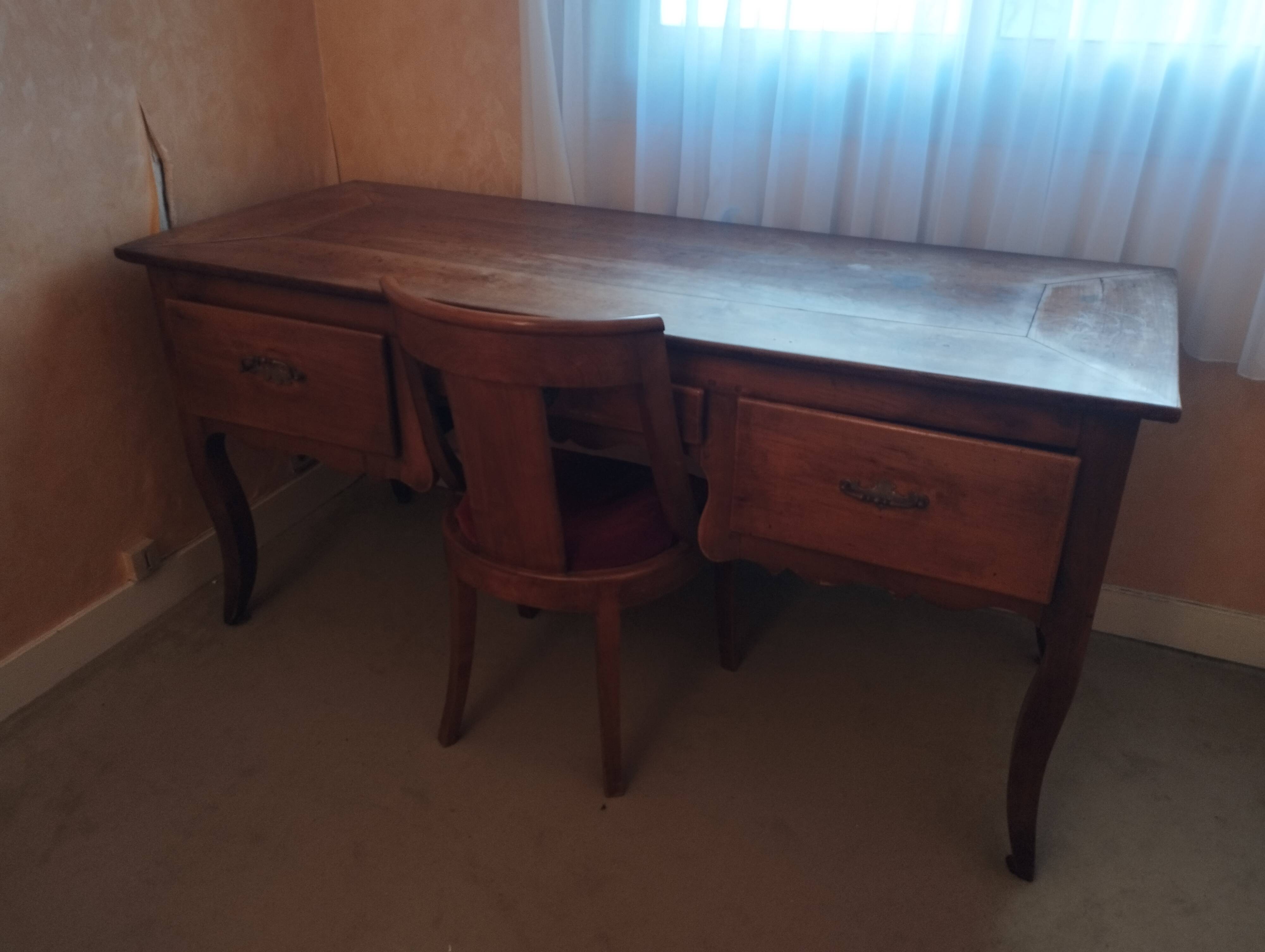 Large Louis XV mid-century desk in solid walnut.