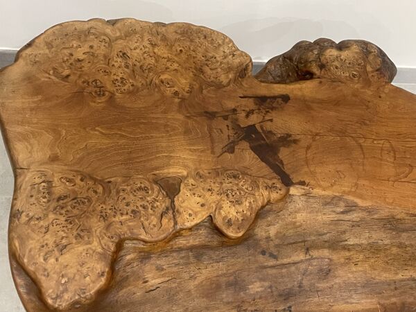 Table Brutaliste, superbe flash en plateau.