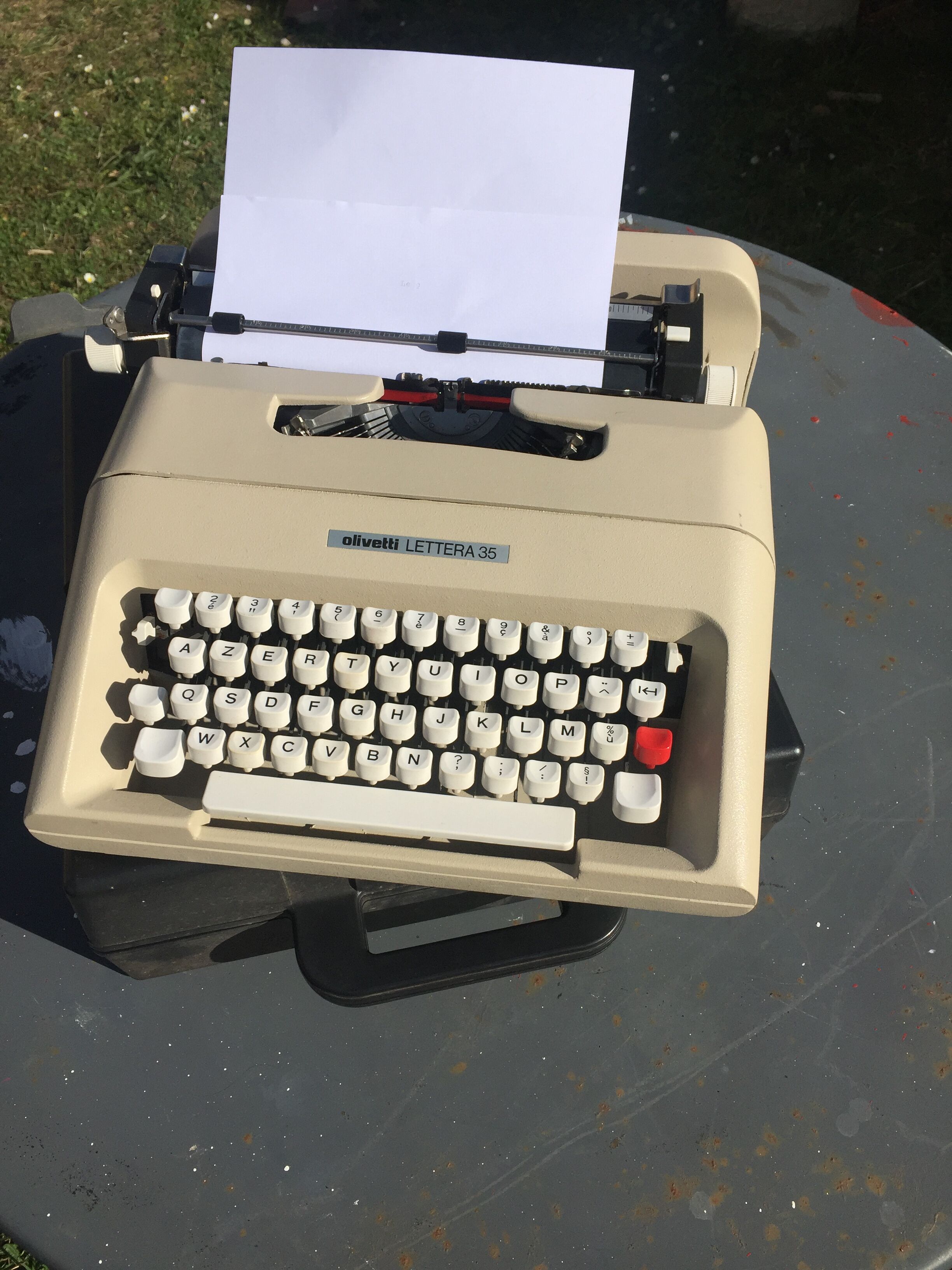 Typewriter Olivetti Lettera 35 design Mario Bellini