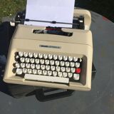 Typewriter Olivetti Lettera 35 design Mario Bellini