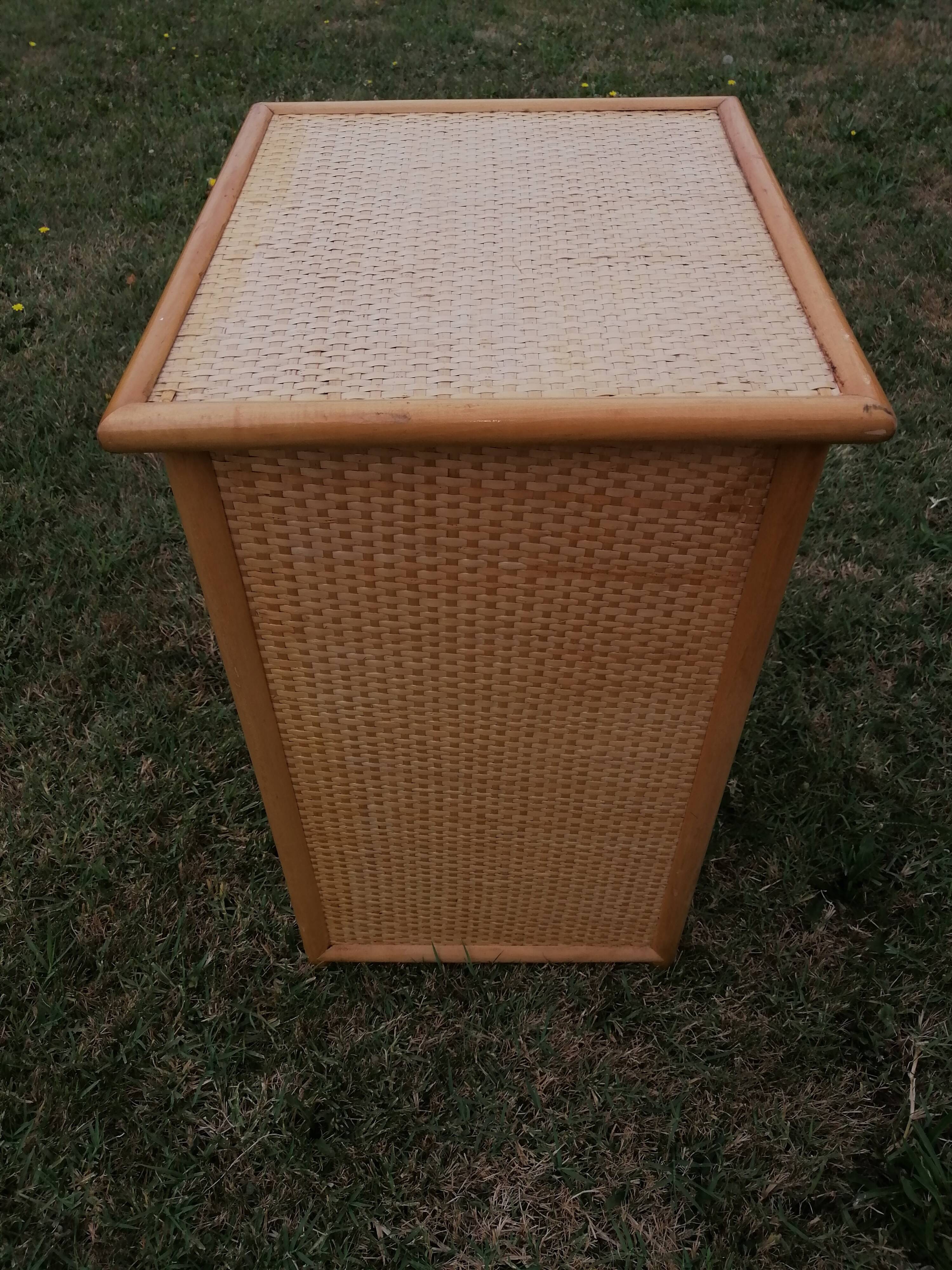 Commode en bois et osier