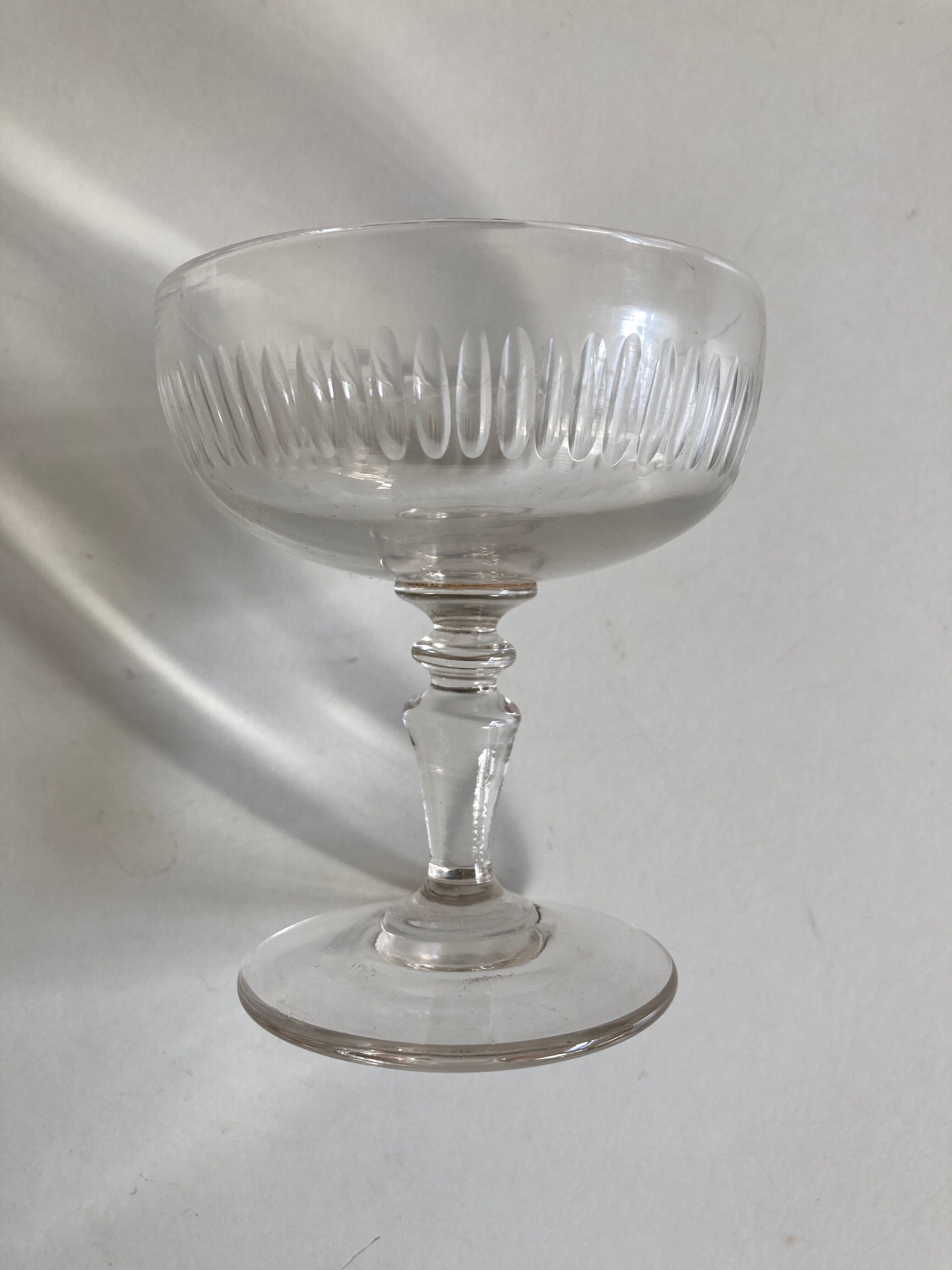 Set of 6 glasses of champagne 19th with flat sides and scales