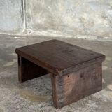 Small auxiliary stool in upcycled teak with traces of green chrome on the leg.