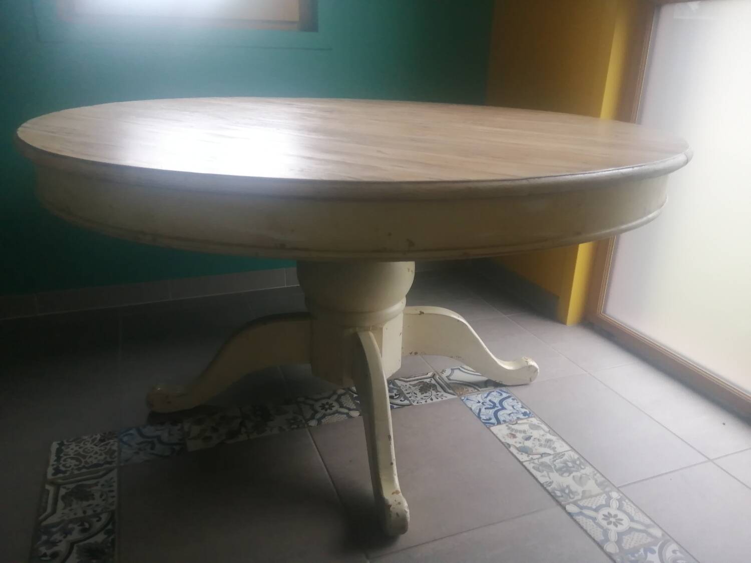 Round table for 12 people