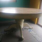 Round table for 12 people