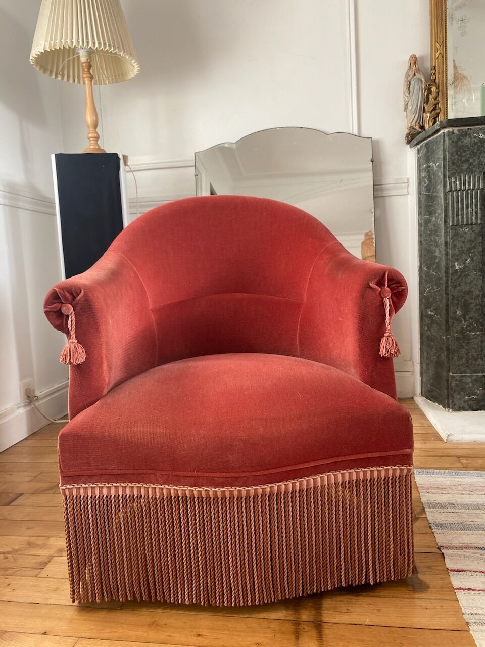 Antique pink toad armchair