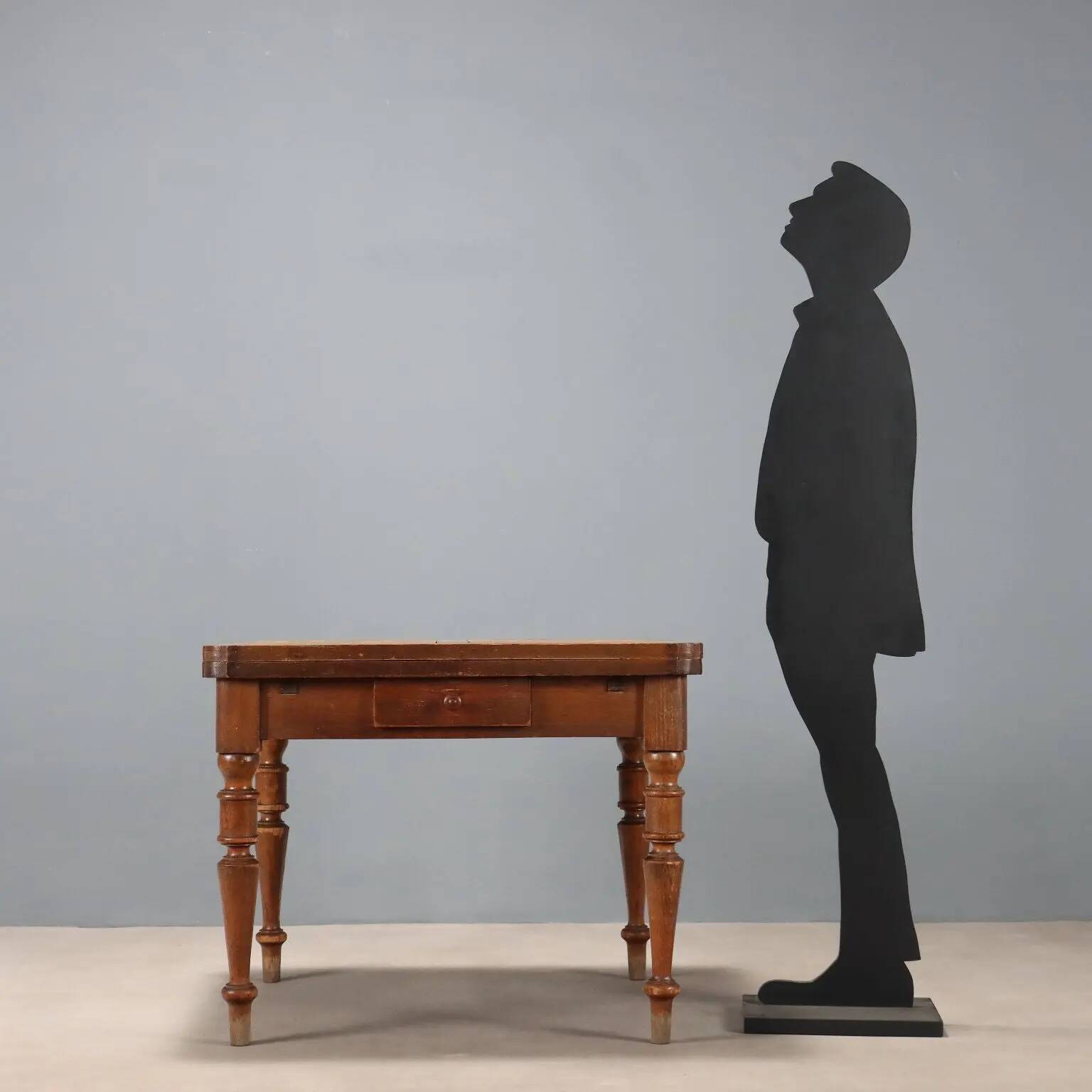 Antique extendable table in oak, walnut, and poplar, Europe, 19th century.