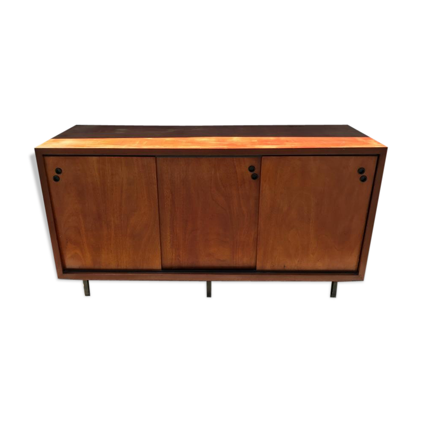 Sliding-door sideboard