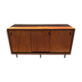Sliding-door sideboard