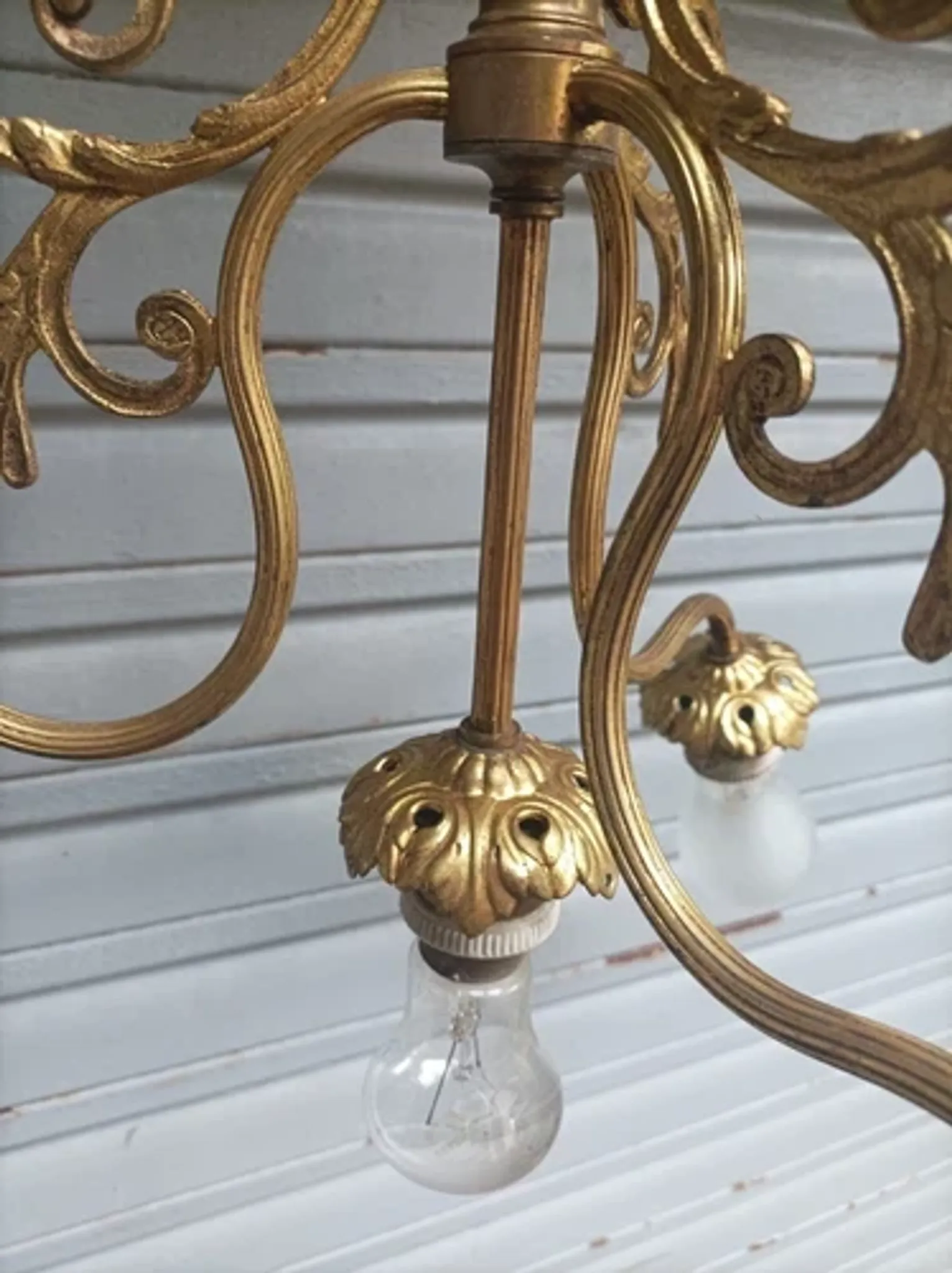 Antique 19th-century chandelier with 4 lights in gilded bronze, Napoleon III style - in working condition.
