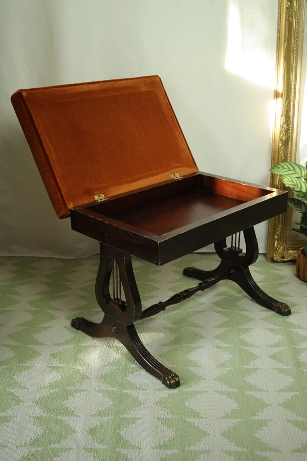 Tabouret coffre pieds lyre pattes de lion style anglais