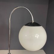Lampe de sol Bauhaus restaurée avec table intégrée par R. Slezák