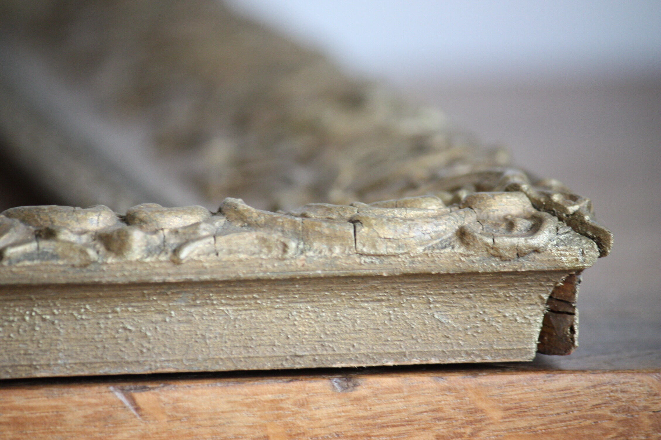 Gilded wooden and stucco frame