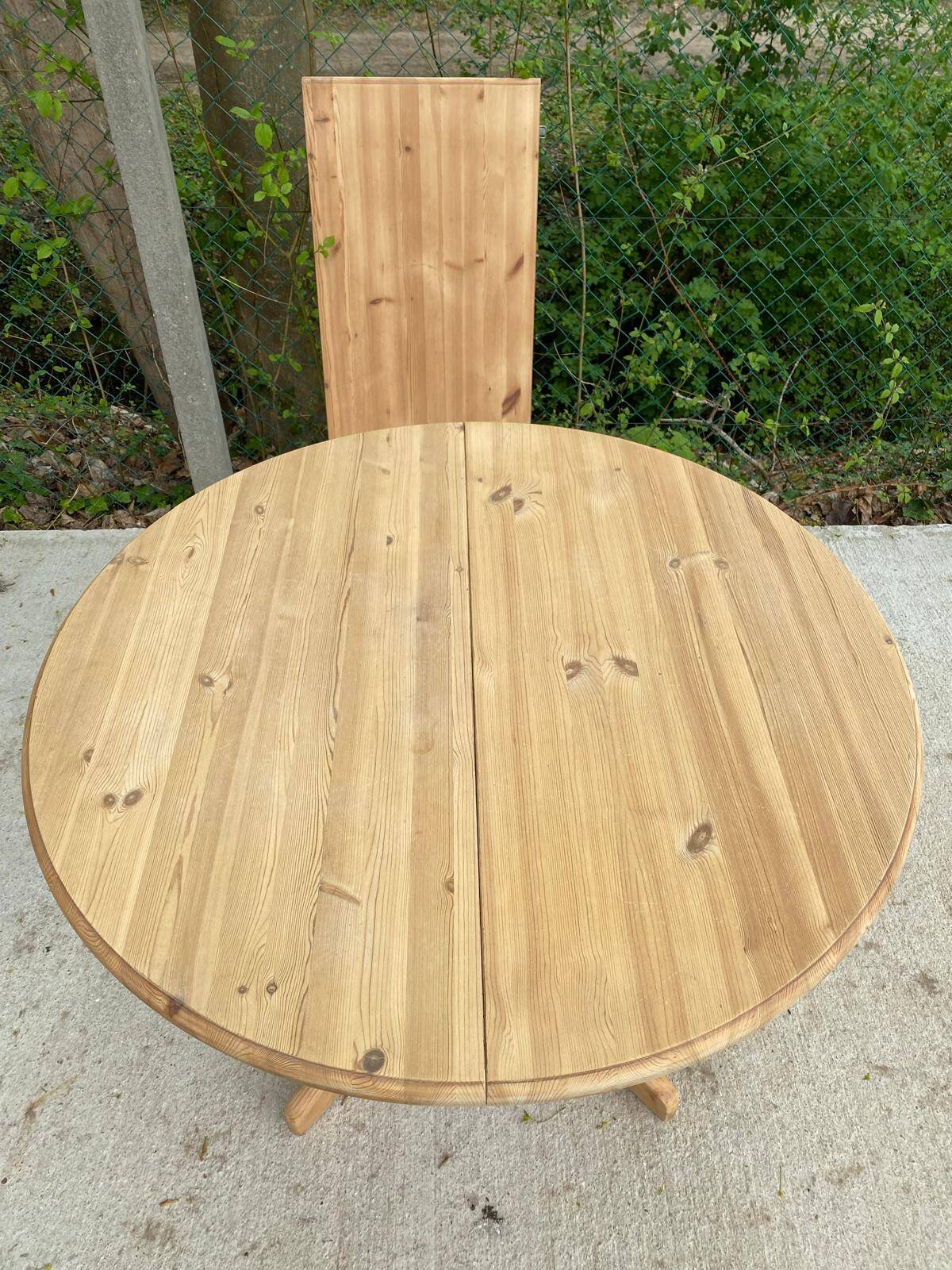 Extendable oval round table with central leg, renovated in raw solid wood, 105cm
