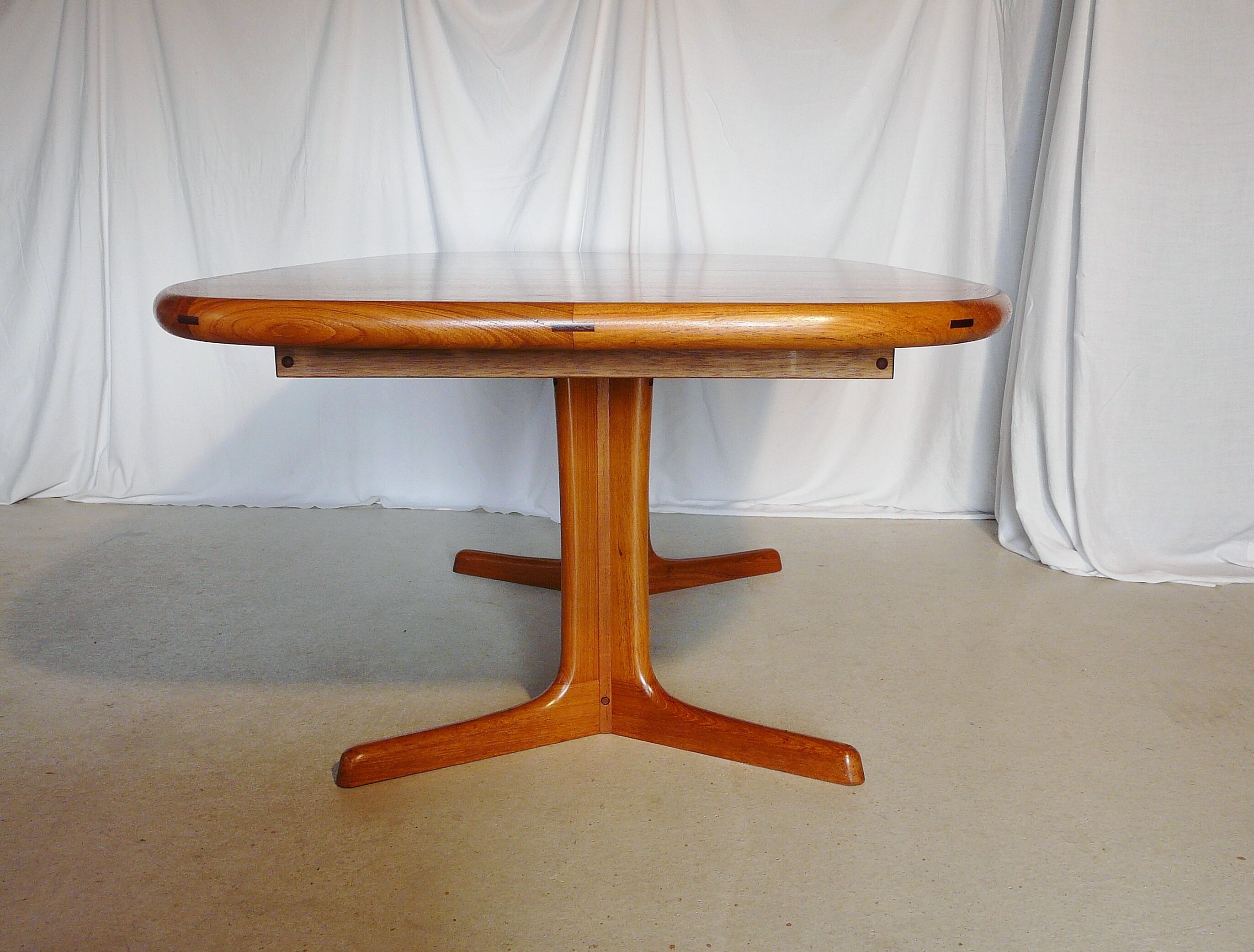 Mr. Larsen Laurits blond teak Scandinavian extensible table