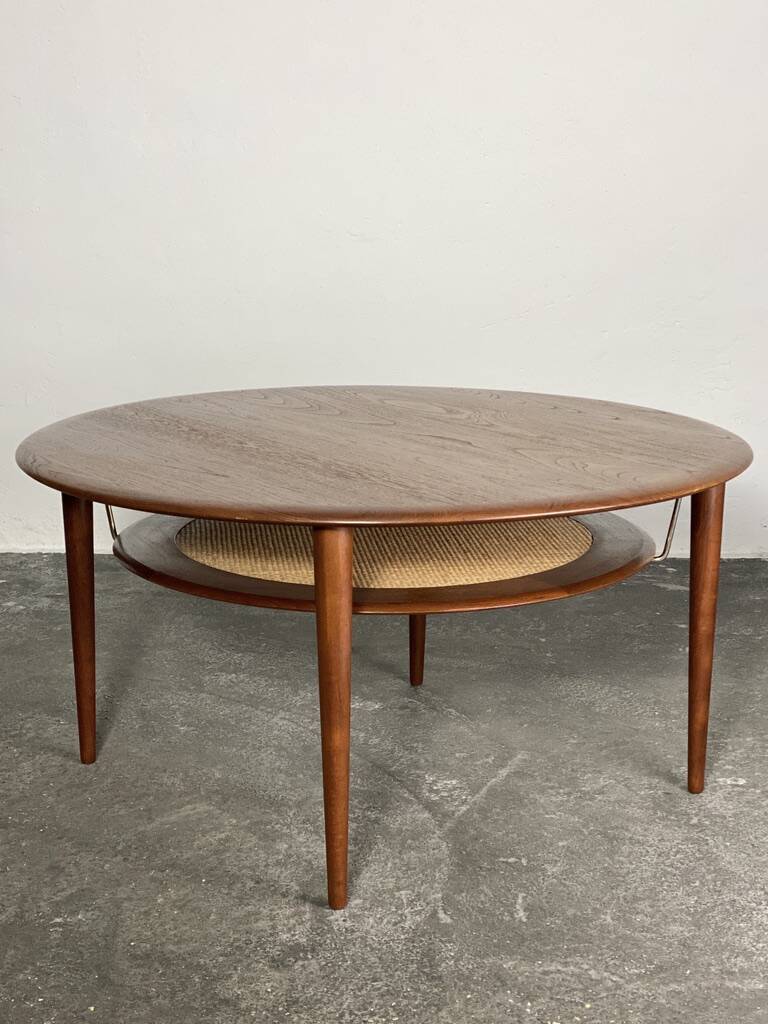 Scandinavian coffee table in teak, design by P. Hvidt & O. Mølgaard-Nielsen, 1960.