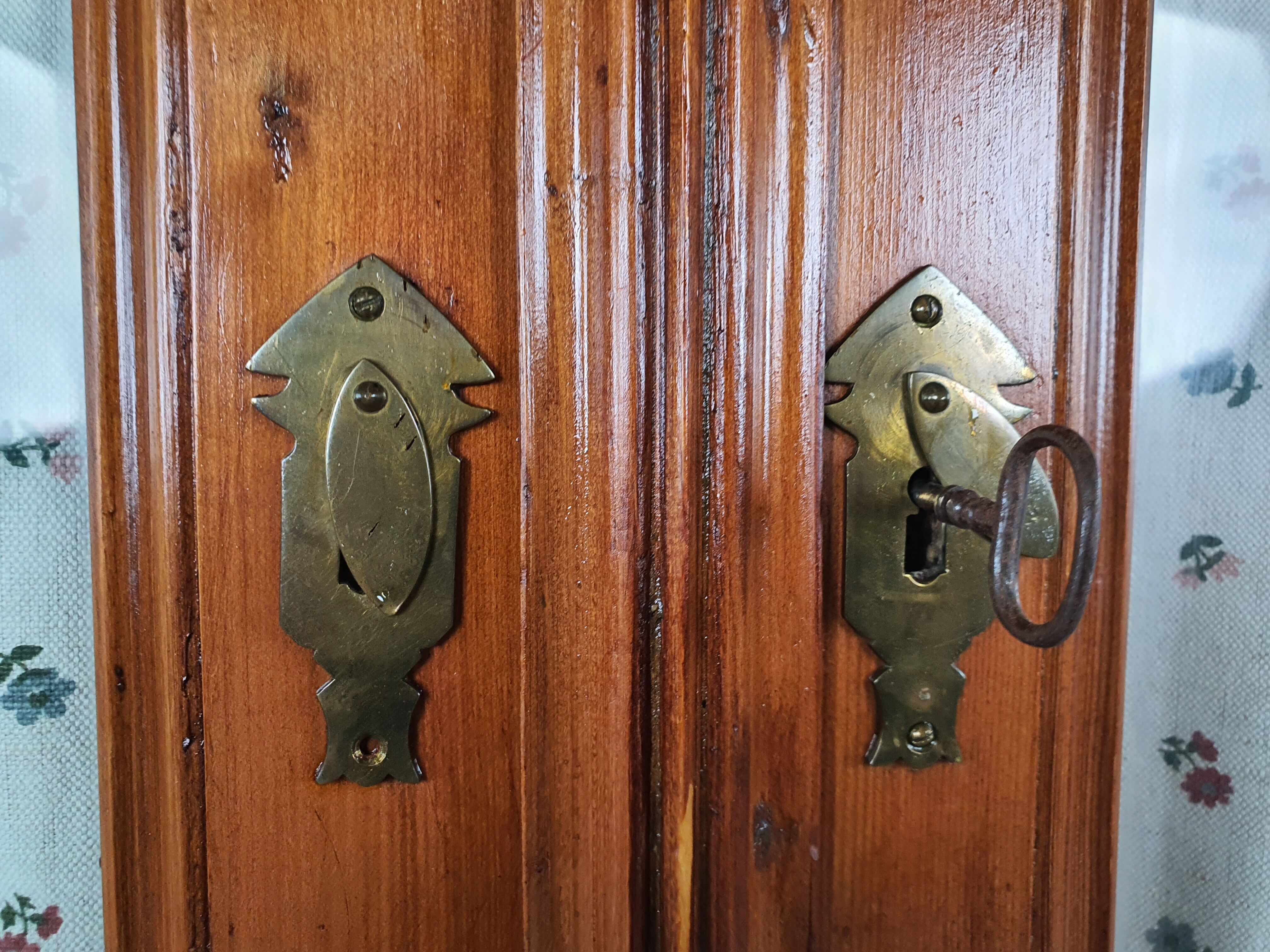 Rustic Wardrobe in Fir with Curtains